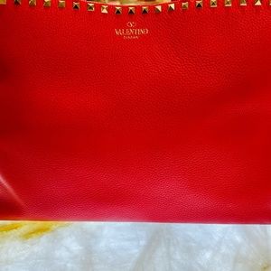 Beautiful pre-owned Valentino Red Leather Rockstud Tote